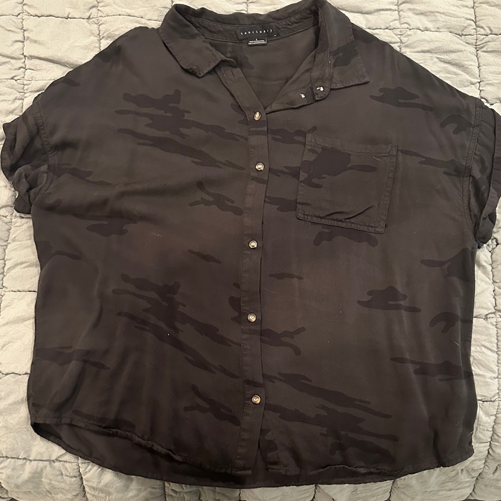 Sanctuary Women's Dark Green and Black Camouflage Button Down Shirt